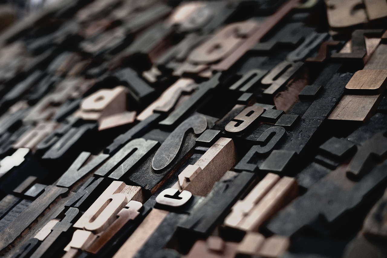 Die Entdeckung des Unscheinbaren Letter für den Buchdruck von Raphael Schaller, Unsplash